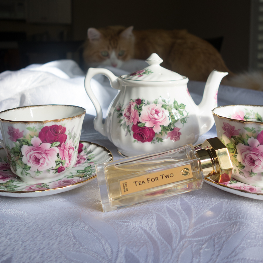 Rusty and L'Artisan Parfumeur Tea for Two